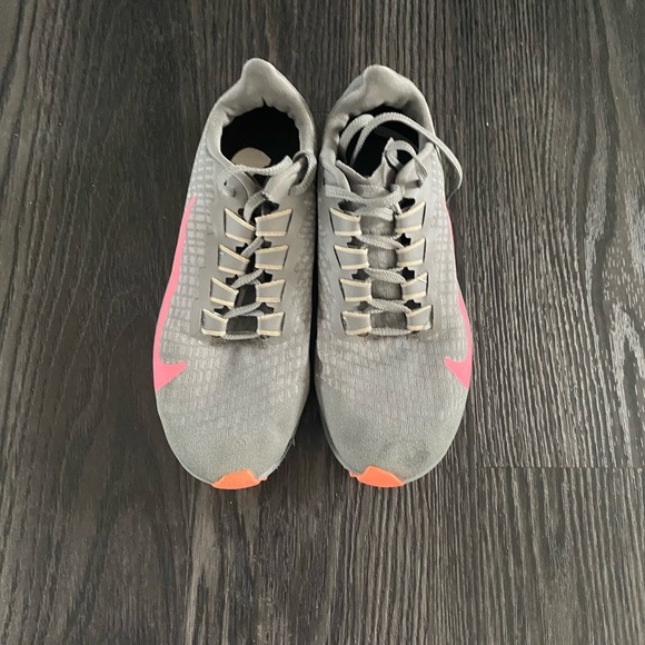 🍍NIKE AIR RUNNING🍍size 7🍍H-2 - Picture 1 of 3